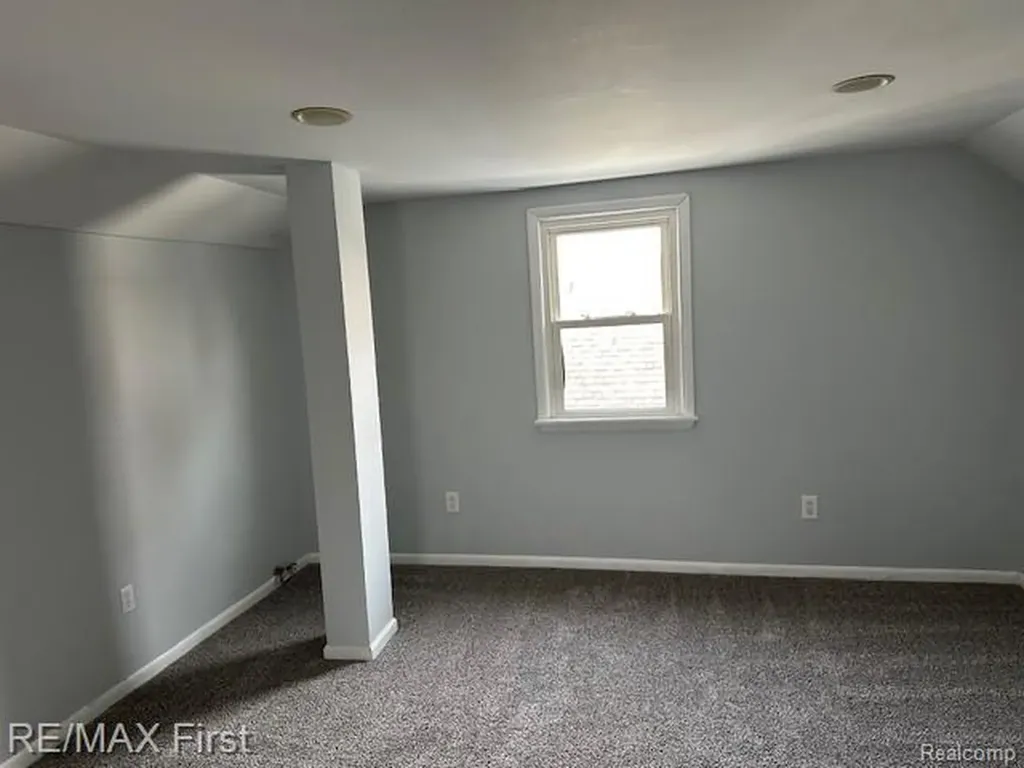 2202 Hollywood Avenue Grosse Pointe Woods City MI 48236