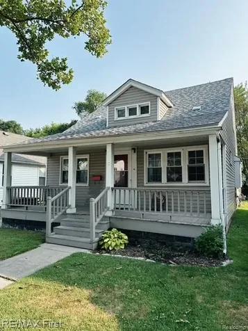 2202 Hollywood Avenue Grosse Pointe Woods City MI 48236