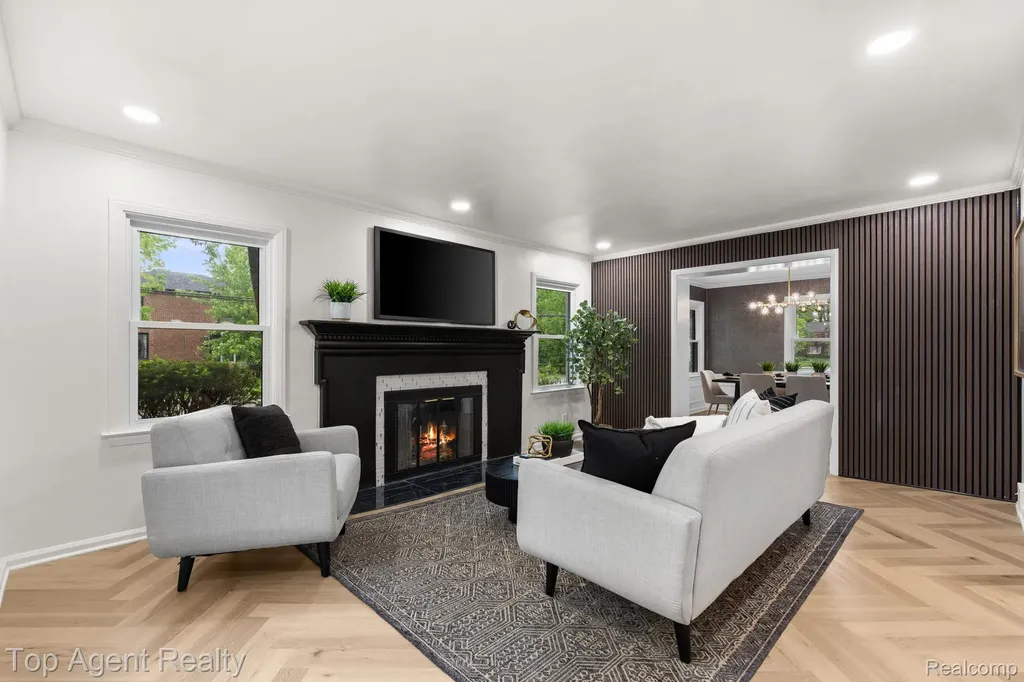 1894 Broadstone Road Grosse Pointe Woods City MI 48236