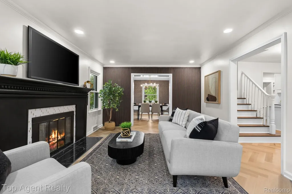 1894 Broadstone Road Grosse Pointe Woods City MI 48236