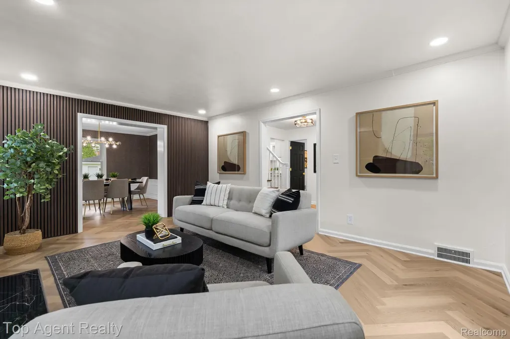 1894 Broadstone Road Grosse Pointe Woods City MI 48236