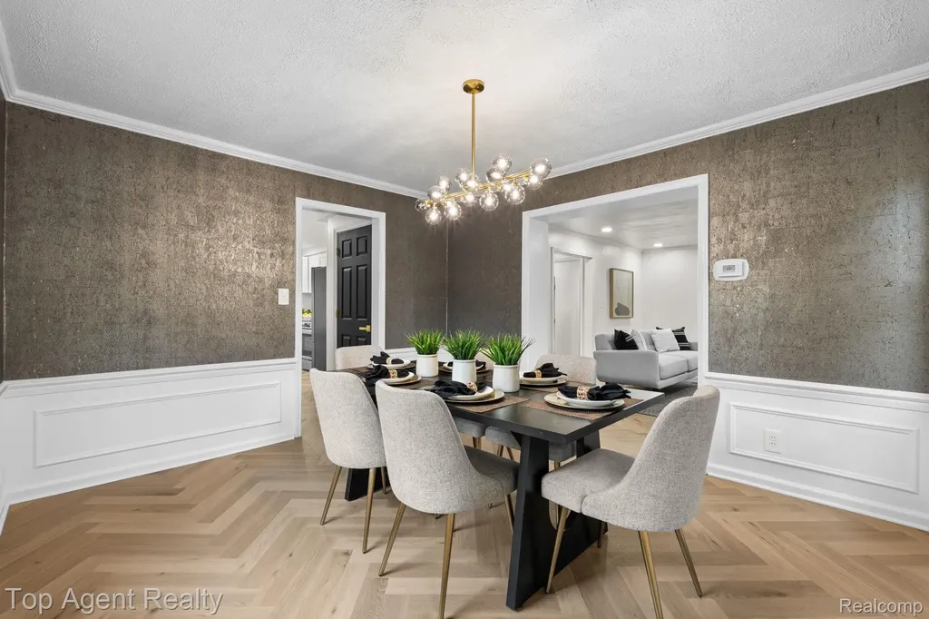 1894 Broadstone Road Grosse Pointe Woods City MI 48236