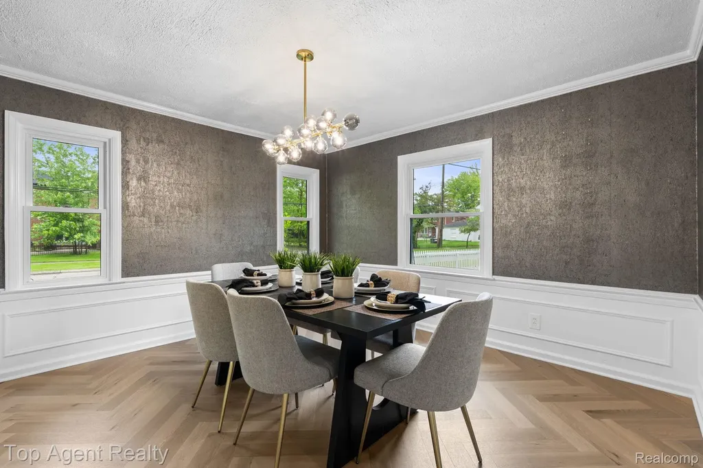 1894 Broadstone Road Grosse Pointe Woods City MI 48236