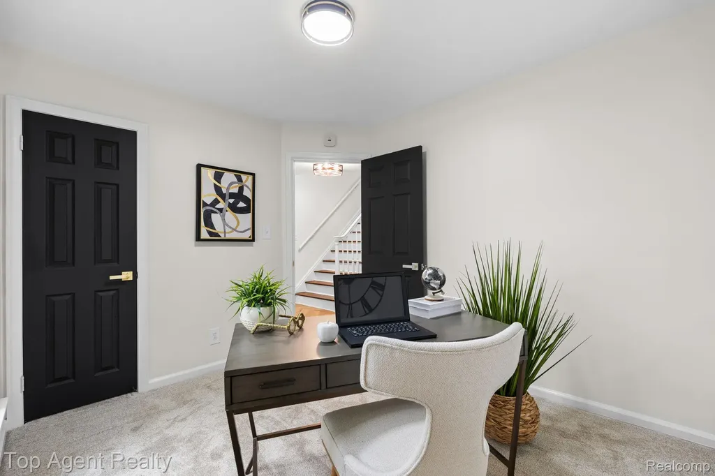 1894 Broadstone Road Grosse Pointe Woods City MI 48236