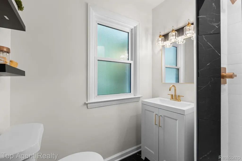 1894 Broadstone Road Grosse Pointe Woods City MI 48236