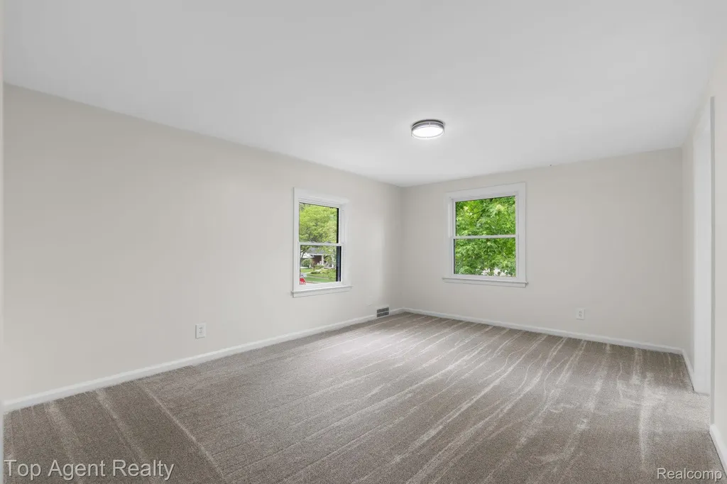1894 Broadstone Road Grosse Pointe Woods City MI 48236