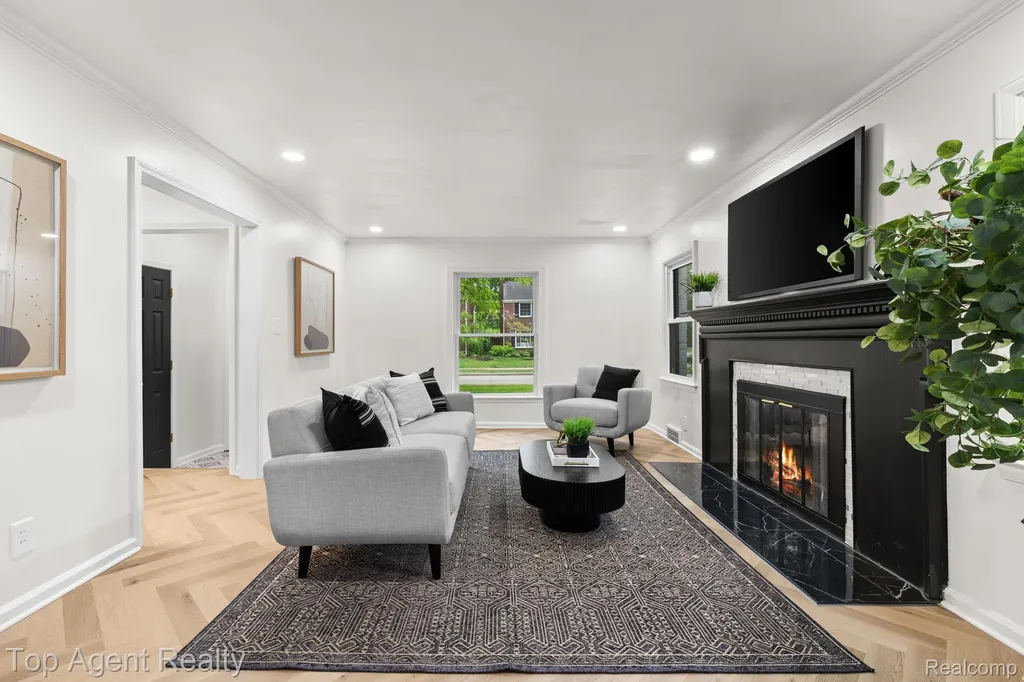 1894 Broadstone Road Grosse Pointe Woods City MI 48236