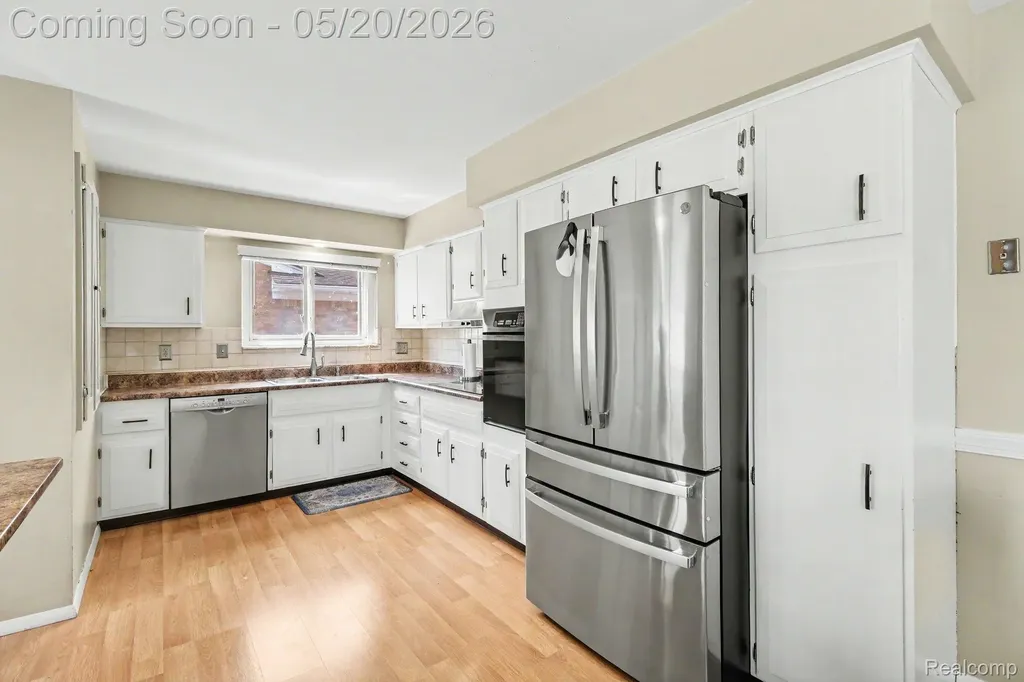 29146 Bonnie Drive Warren City MI 48093