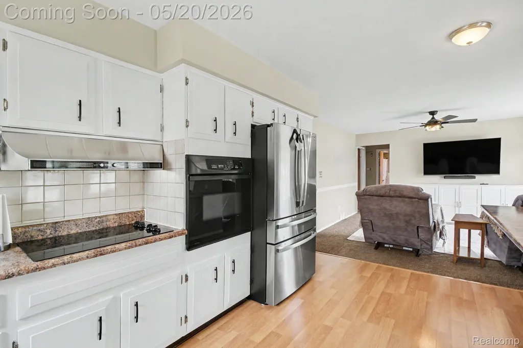 29146 Bonnie Drive Warren City MI 48093