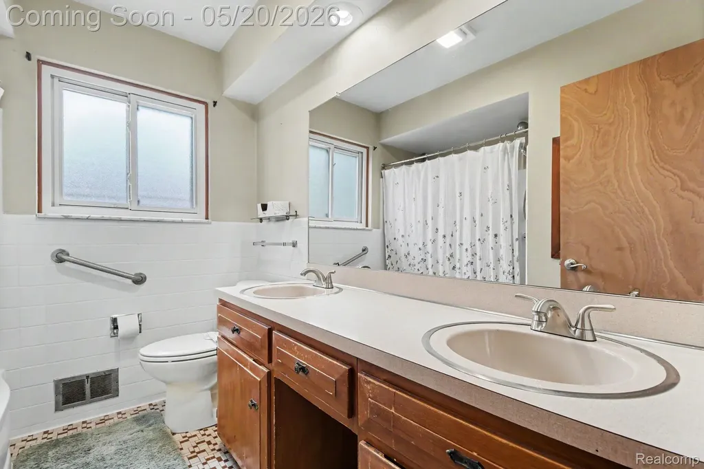 29146 Bonnie Drive Warren City MI 48093