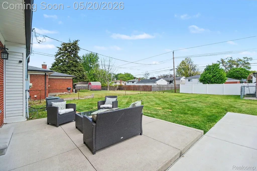 29146 Bonnie Drive Warren City MI 48093