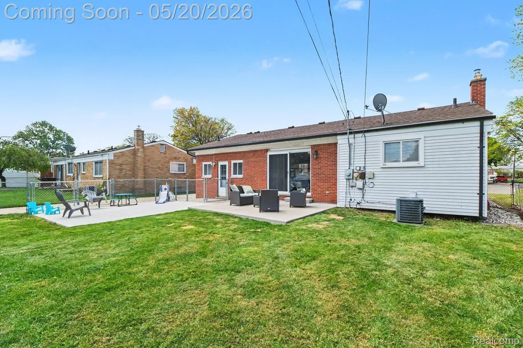 29146 Bonnie Drive Warren City MI 48093