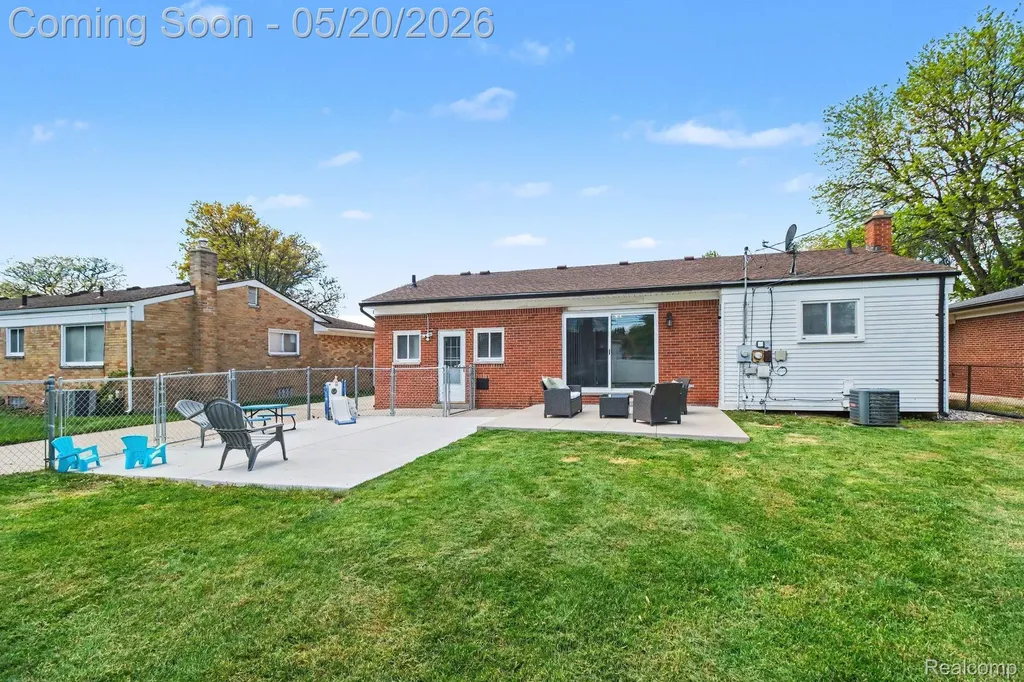 29146 Bonnie Drive Warren City MI 48093
