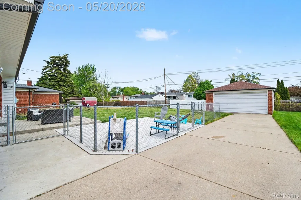 29146 Bonnie Drive Warren City MI 48093