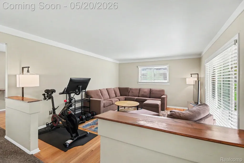 29146 Bonnie Drive Warren City MI 48093