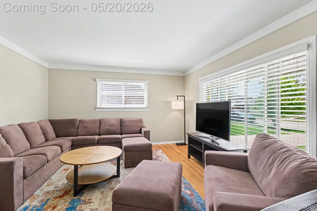 29146 Bonnie Drive Warren City MI 48093