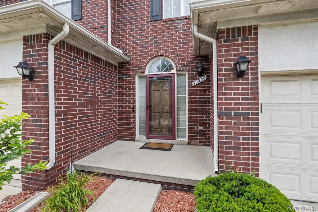 19208 W 11 Mile Road Lathrup Village City MI 48076