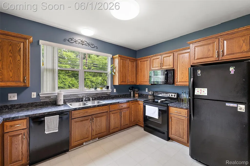 19208 W 11 Mile Road Lathrup Village City MI 48076