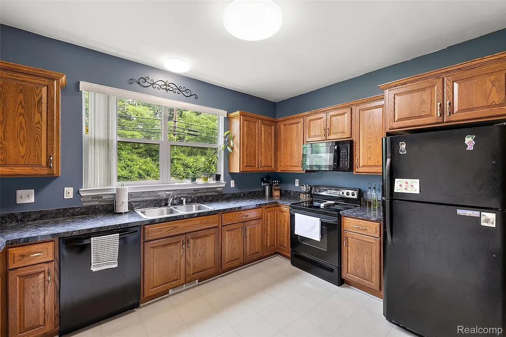 19208 W 11 Mile Road Lathrup Village City MI 48076