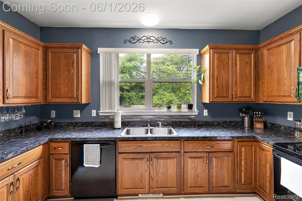 19208 W 11 Mile Road Lathrup Village City MI 48076