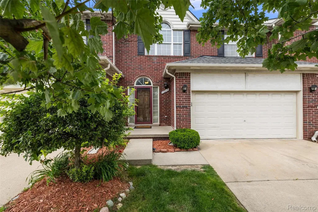 19208 W 11 Mile Road Lathrup Village City MI 48076