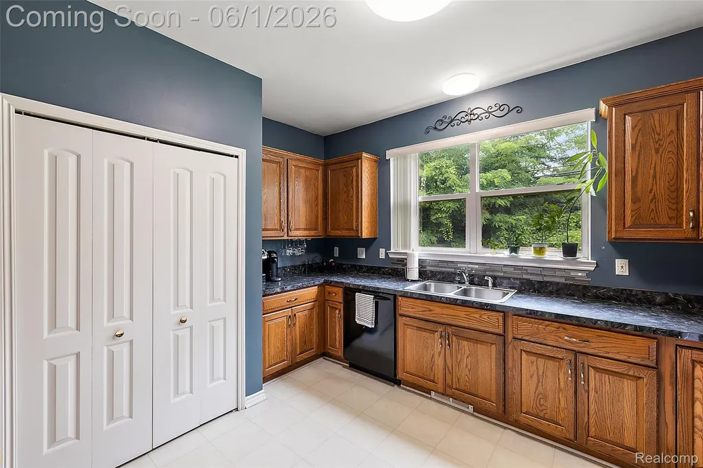 19208 W 11 Mile Road Lathrup Village City MI 48076