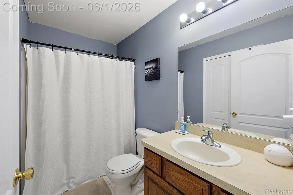 19208 W 11 Mile Road Lathrup Village City MI 48076