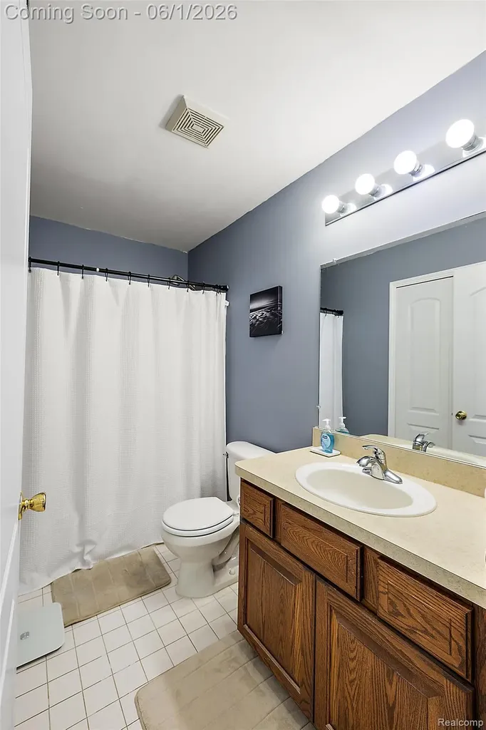 19208 W 11 Mile Road Lathrup Village City MI 48076