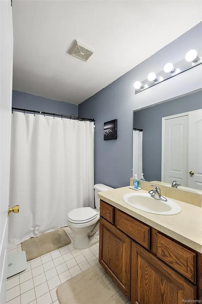 19208 W 11 Mile Road Lathrup Village City MI 48076