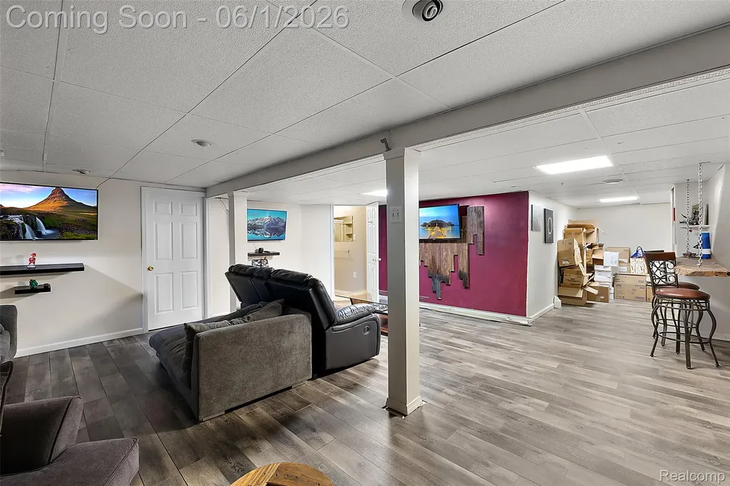 19208 W 11 Mile Road Lathrup Village City MI 48076