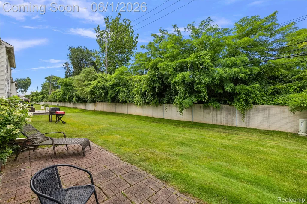19208 W 11 Mile Road Lathrup Village City MI 48076
