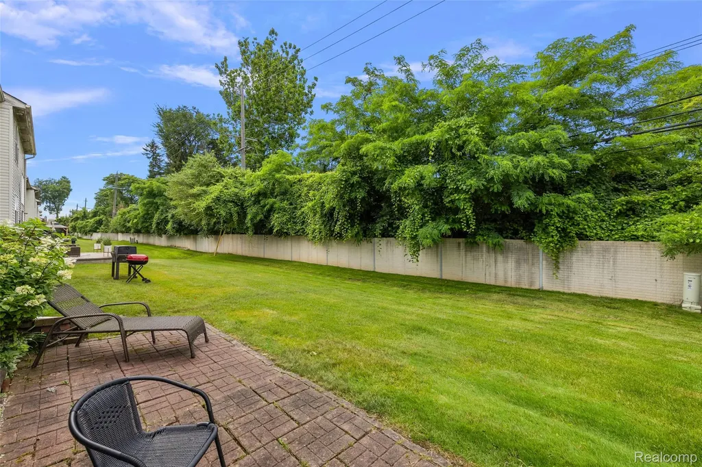 19208 W 11 Mile Road Lathrup Village City MI 48076