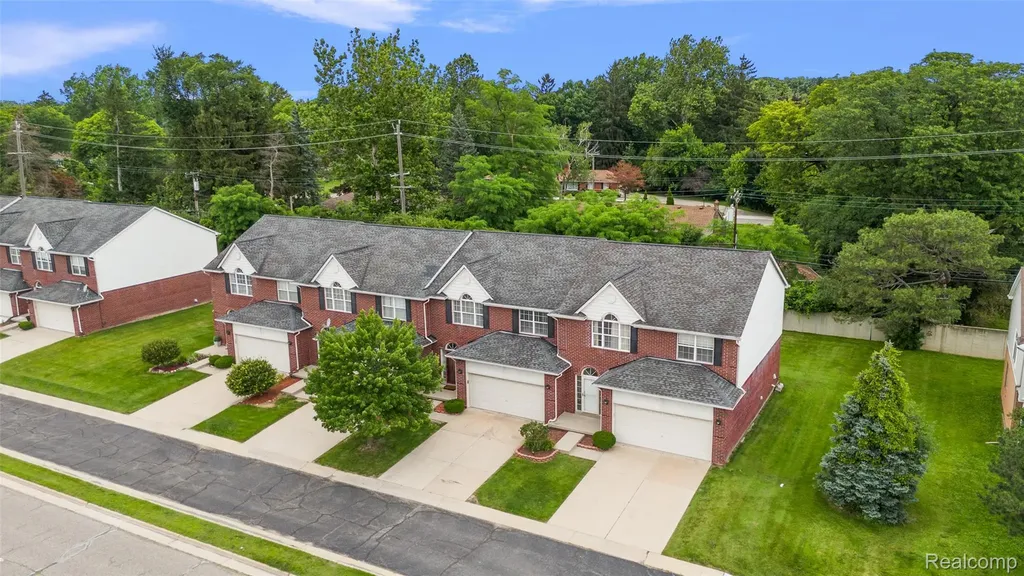 19208 W 11 Mile Road Lathrup Village City MI 48076