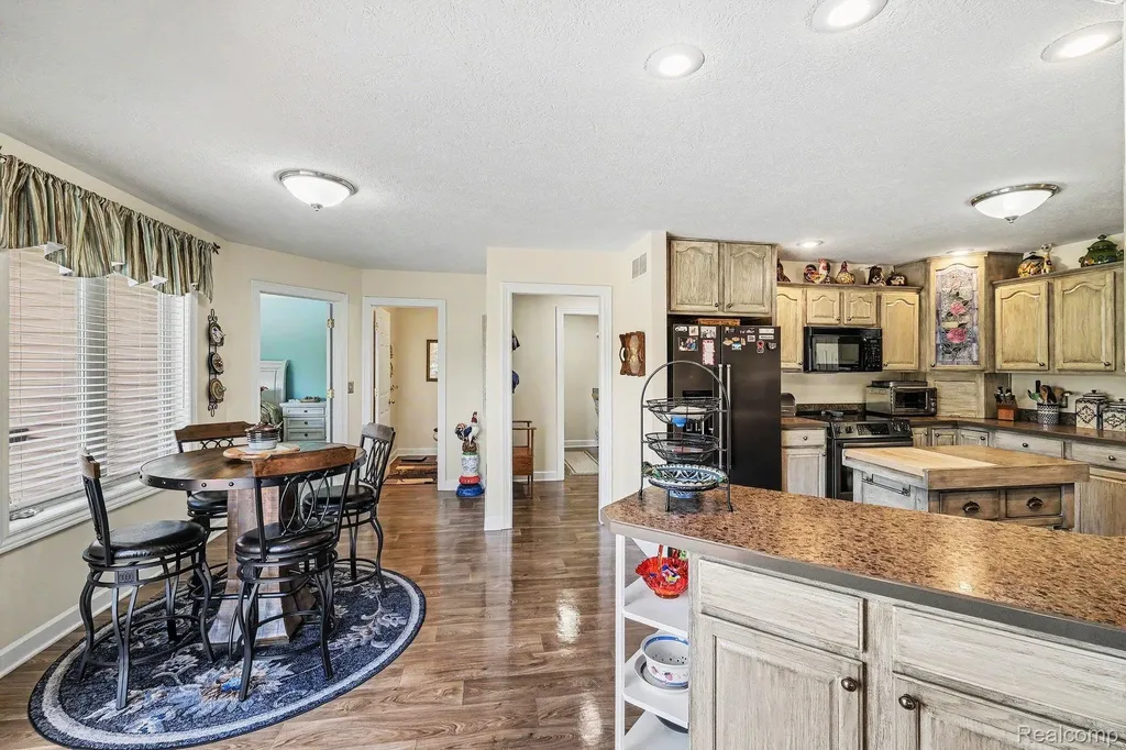 408 N Outlook Court Perry Township MI 48872
