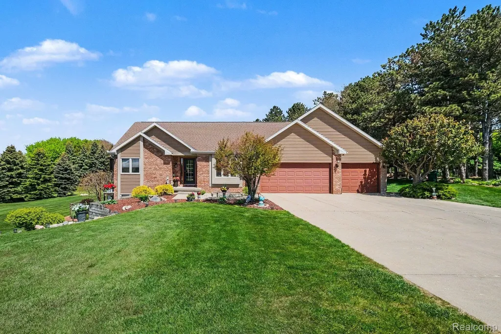 408 N Outlook Court Perry Township MI 48872