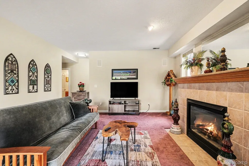 408 N Outlook Court Perry Township MI 48872