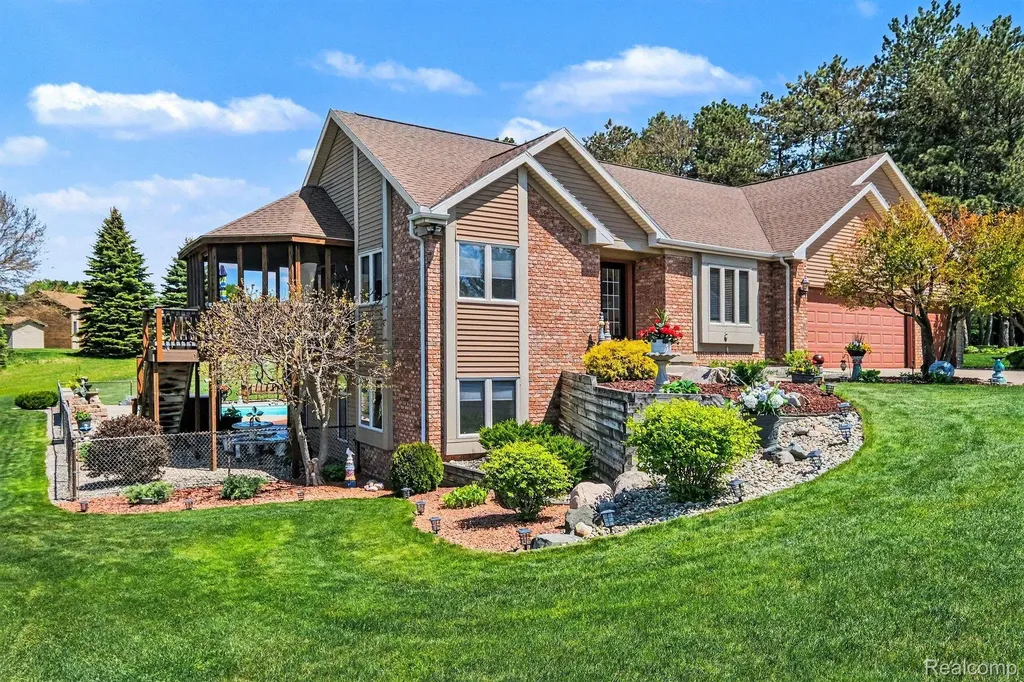 408 N Outlook Court Perry Township MI 48872