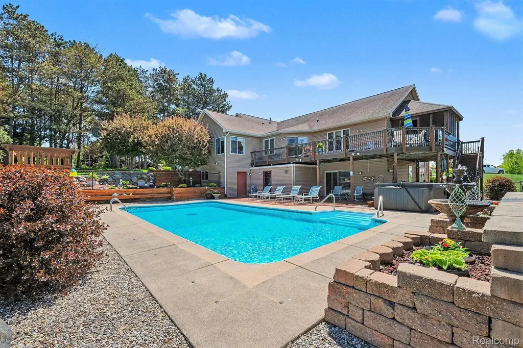 408 N Outlook Court Perry Township MI 48872