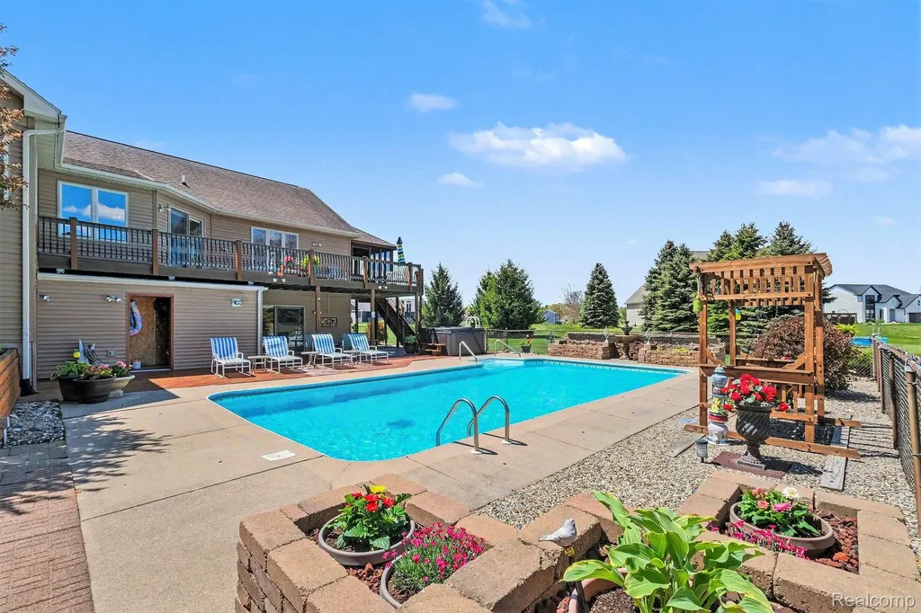 408 N Outlook Court Perry Township MI 48872