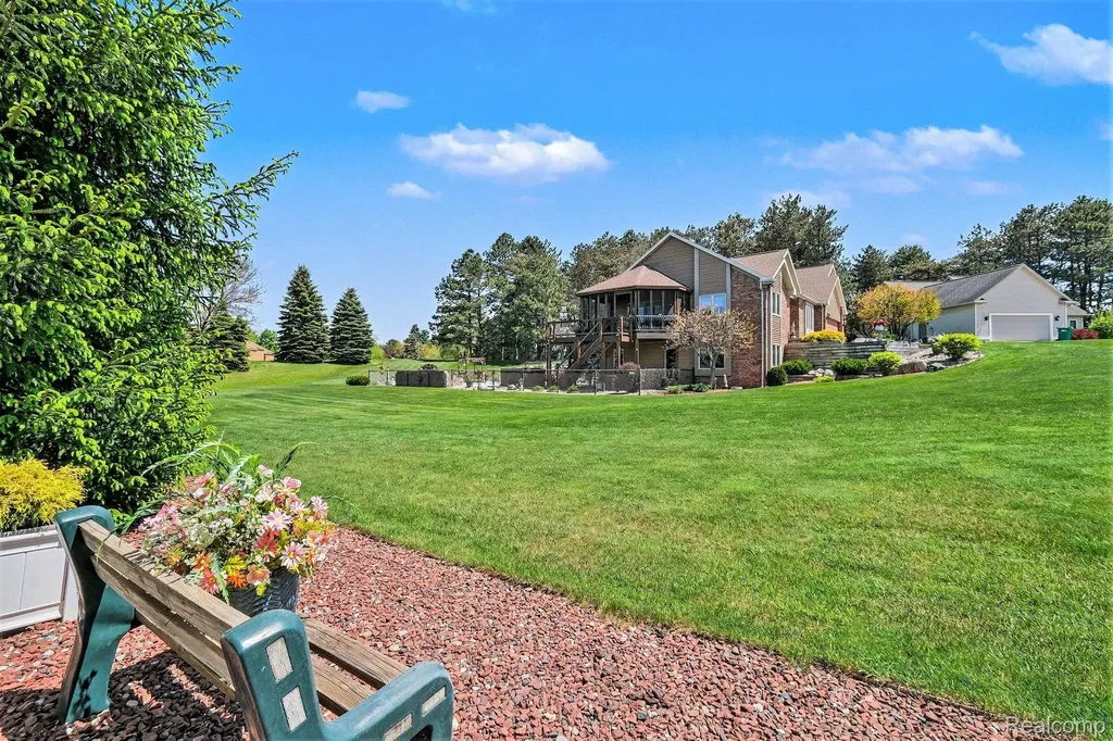 408 N Outlook Court Perry Township MI 48872