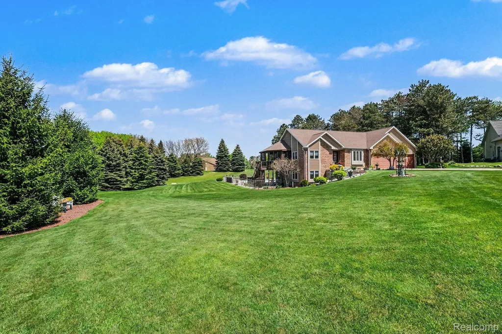 408 N Outlook Court Perry Township MI 48872