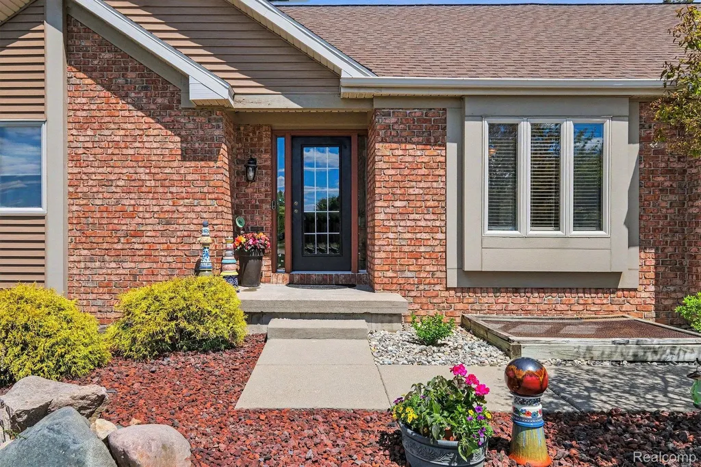 408 N Outlook Court Perry Township MI 48872