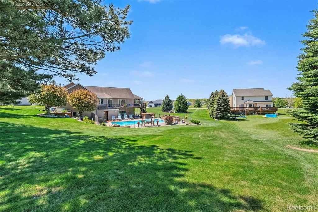 408 N Outlook Court Perry Township MI 48872