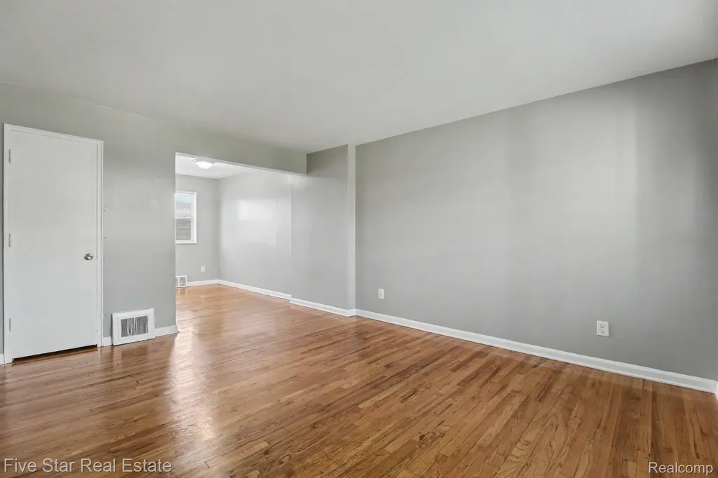 3370 Coolidge Highway Royal Oak City MI 48073