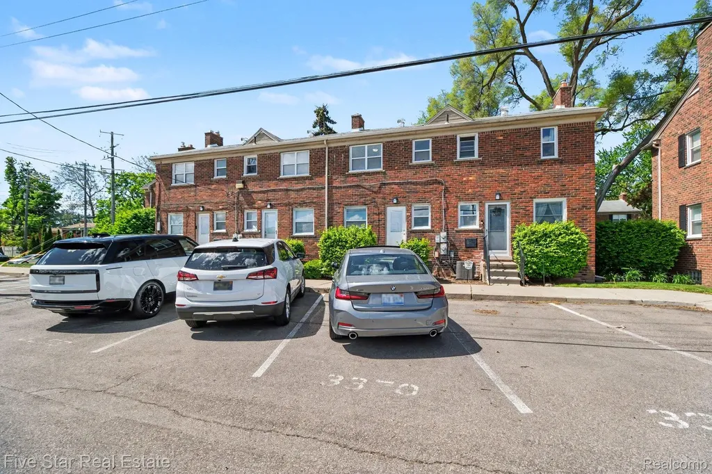 3370 Coolidge Highway Royal Oak City MI 48073