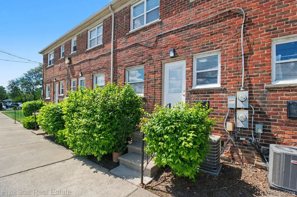 3370 Coolidge Highway Royal Oak City MI 48073