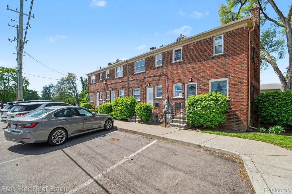 3370 Coolidge Highway Royal Oak City MI 48073