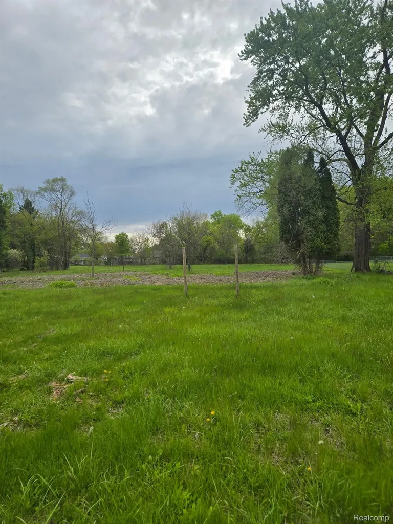 V/l Glendale Avenue Burton City MI 48509