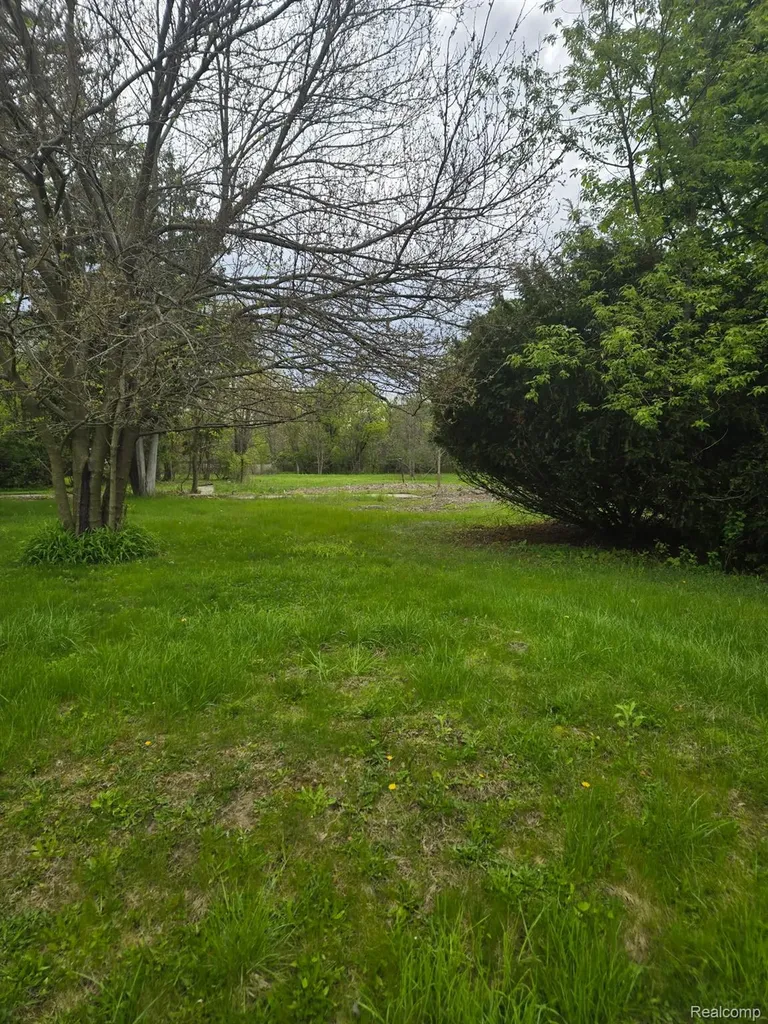 V/l Glendale Avenue Burton City MI 48509