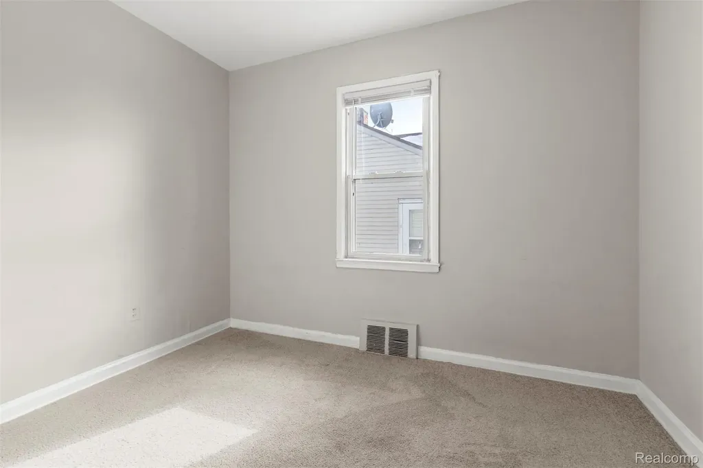 7521 N Silvery Lane Dearborn Heights City MI 48127